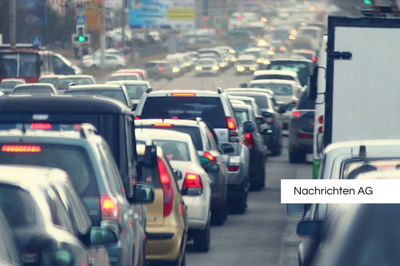 Verkehrschaos auf der A555: Bis Juli nur zwei Spuren frei!